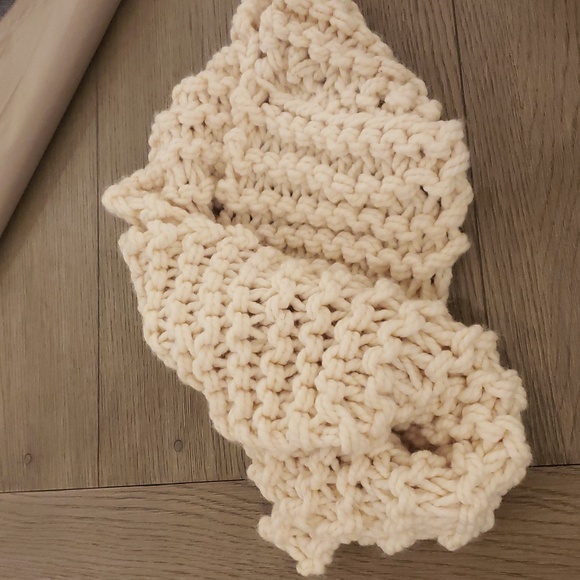 Handmade Cream Circle Knit Scarf - Picture 3 of 3